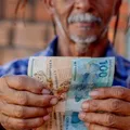 Idosos e aposentados ganharão ‘salário extra’ vindo do INSS imagem
