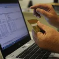 Idosos podem ganhar recurso gratuito contra golpes em bancos; entenda imagem