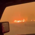 Incêndio florestal causa evacuação de 20 mil pessoas em comunidade imagem