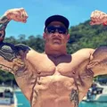 Influenciador se envolve em acidente com carro de luxo e deixa feridos imagem