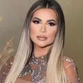Irmã visita Deolane Bezerra na prisão e revela estado da influenciadora imagem