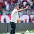 Jair Ventura lamenta revés no BaVi e explica escolhas no time titular do Vitória imagem