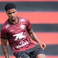 Jamerson revela como se sente em atuar improvisado na direita imagem
