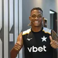 Jogo contra o Vitória pode definir o futuro de Danilo no Brasil imagem