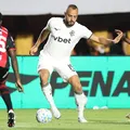 Jogo do Vitória tem primeira expulsão do Brasileirão pela Lei Vini Jr imagem
