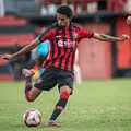 Joia da base é novidade entre relacionados do Vitória contra o Vasco imagem
