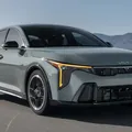 Kia lança K4 no Brasil com câmbio de 8 marchas e motor turbo imagem