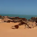 Labirinto de falésias e águas doces: Conheça o circuito Três Praias no Ceará imagem