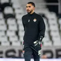 Lucas Arcanjo lidera estatística relevante entre goleiros da Série A imagem