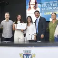 Luisi Valadão recebe título de cidadã soteropolitana imagem