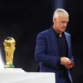 Mãe de Deschamps morre e França muda de técnico na fase de grupos imagem