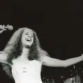 Maria Bethânia chega aos 80 anos com poesia, música e ancestralidade imagem
