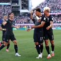 Meia dos EUA iguala Pelé e Messi em recorde de gols de falta em Copas imagem