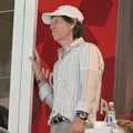 Mick Jagger dá fim a fama de ‘pé-frio’ em jogo da Copa do Mundo imagem