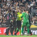“Muito prejudicados”: Vasco se revolta com arbitragem contra o Vitória imagem