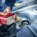 Nível do óleo acima do máximo faz mal ao carro? Descubra o perigo imagem