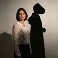 O que é O Conto da Aia e por que compararam Michelle Bolsonaro com Serena Joy imagem