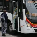 Passageiros criam grupo no WhatsApp para driblar falta de ônibus imagem