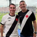 Pé frio? Flávio Bolsonaro é vaiado na derrota do Vasco por 3 a 0 imagem