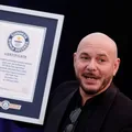 Pitbull entra para o livro dos recordes por maior encontro de carecas imagem
