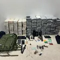 PM e estudante são presos com 119 kg de drogas em shopping de Salvador imagem