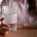 Professora passa mal após beber água supostamente envenenada em escola imagem