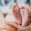 Quase 20 pessoas de uma quadrilha são condenadas por tráfico de bebês imagem
