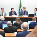 Relatório da PEC do fim da escala 6x1 entra em votação nesta quarta imagem