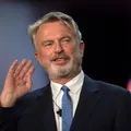 Sam Neill, ator de ‘Jurassic Park’, morre aos 78 anos imagem