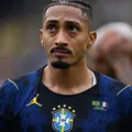 Se Raphinha ficar de fora da Copa, Ancelotti pode convocar atacante? imagem