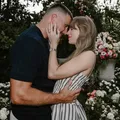 Taylor Swift se casa em cerimônia secreta e reúne estrelas nos EUA imagem