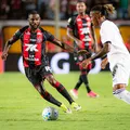 Técnico do Botafogo vê "escândalo" do VAR em derrota para o Vitória imagem