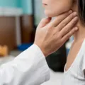 Terapia de voz: saiba quando procurar ajuda para cuidar da saúde vocal imagem
