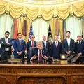 Trump ameaça tarifas e retaliação à UE após multa bilionária ao Google imagem