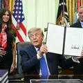 Trump emite recomendação que limita vacina em crianças nos EUA imagem