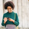 Uma pessoa pode passar mais de 20 anos olhando para telas em sua vida imagem
