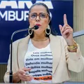 Vereadora defensora da causa animal recebe cachorro morto: "Crueldade" imagem