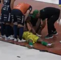 VÍDEO: Jogador da Chape fica ferido após ser atingido por lâmpada imagem