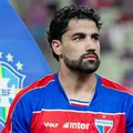 Vitória tenta contratar zagueiro argentino e negocia saída de goleiro imagem