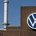Volkswagen avalia fechar fábricas e demitir até 100 mil funcionários imagem