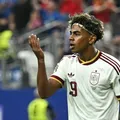 Yamal pode entrar em lista seleta ao lado de Pelé e Fenômeno em Copas imagem