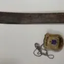Crianças são feridas a golpes de facão ao tentar proteger a mãe de ataque do padrasto