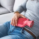 Dores menstruais: 37% das alunas deixam de ir à escola por cólica
