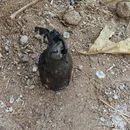 Granada abandonada em terreno baldio é detonada pelo BOPE