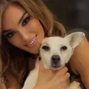 Mulher tatua cinzas de cachorro falecido nos olhos