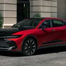 Toyota antecipa tecnologias da nova geração do Corolla via sedã Crown