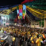 Em clima de Copa, Pelourinho encerra São João com Alceu Valença