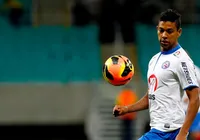 Aos 37 anos, ex-Bahia e Vitória vira herói e garante acesso nacional