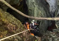 Após sete dias presos, mergulhadores encontram sobreviventes em caverna