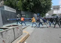 Às vésperas da Copa, protesto invade sede do governo mexicano